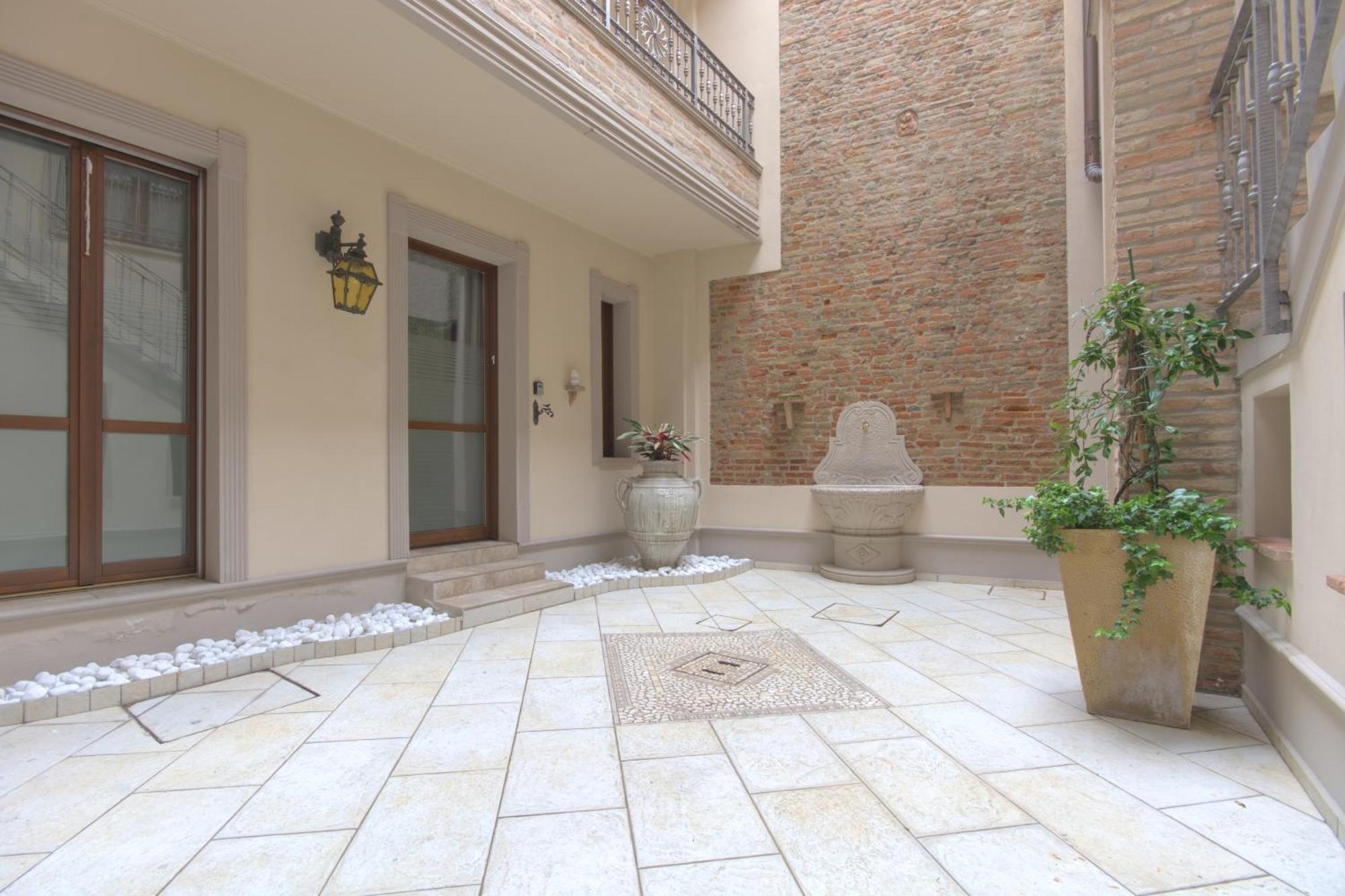 Imola Suites Exterior foto